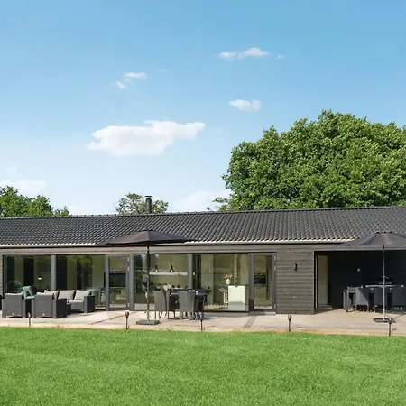 Four-Bedroom Holiday Home In Ebeltoft 度假居 *
