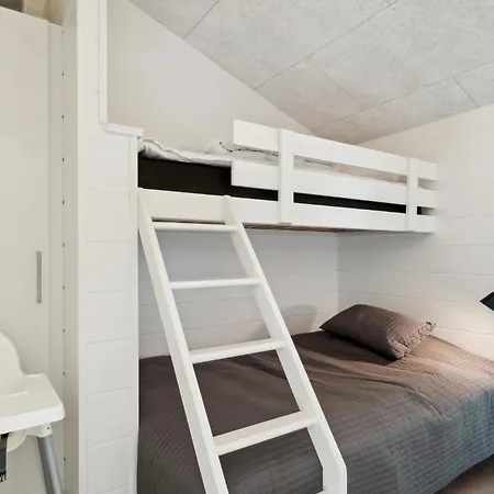 Four-Bedroom Holiday Home In Ebeltoft 度假居 *