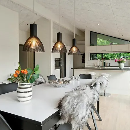 Four-Bedroom Holiday Home In Ebeltoft *
