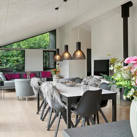 Four-Bedroom Holiday Home In Ebeltoft * Ebeltoft