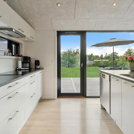 Four-Bedroom Holiday Home In Ebeltoft *