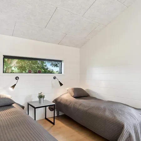 Four-Bedroom Holiday Home In Ebeltoft Semesterbostad Ebeltoft